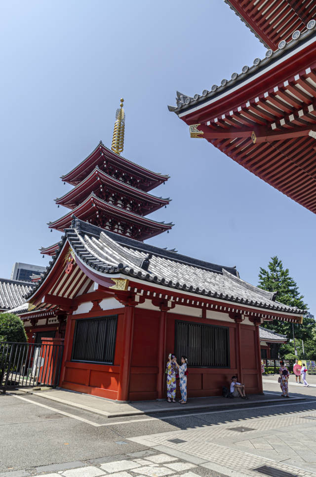 51 - Tokyo - barrio de Asakusa - templo de Senso-ji - pagoda